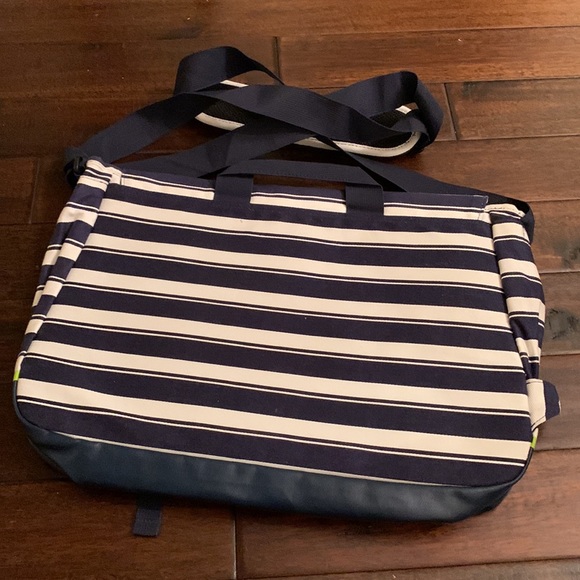 Timberland Navy and white Striped Messenger Computer Bag Like NEW with green - Picture 6 of 10